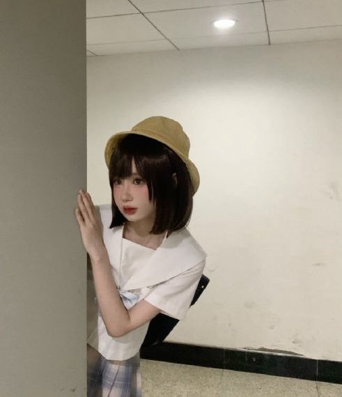跪下+晨尿+伺候_蓝光原盘在线观看