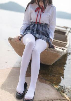 年轻女老师在线观看_高清完整版观看